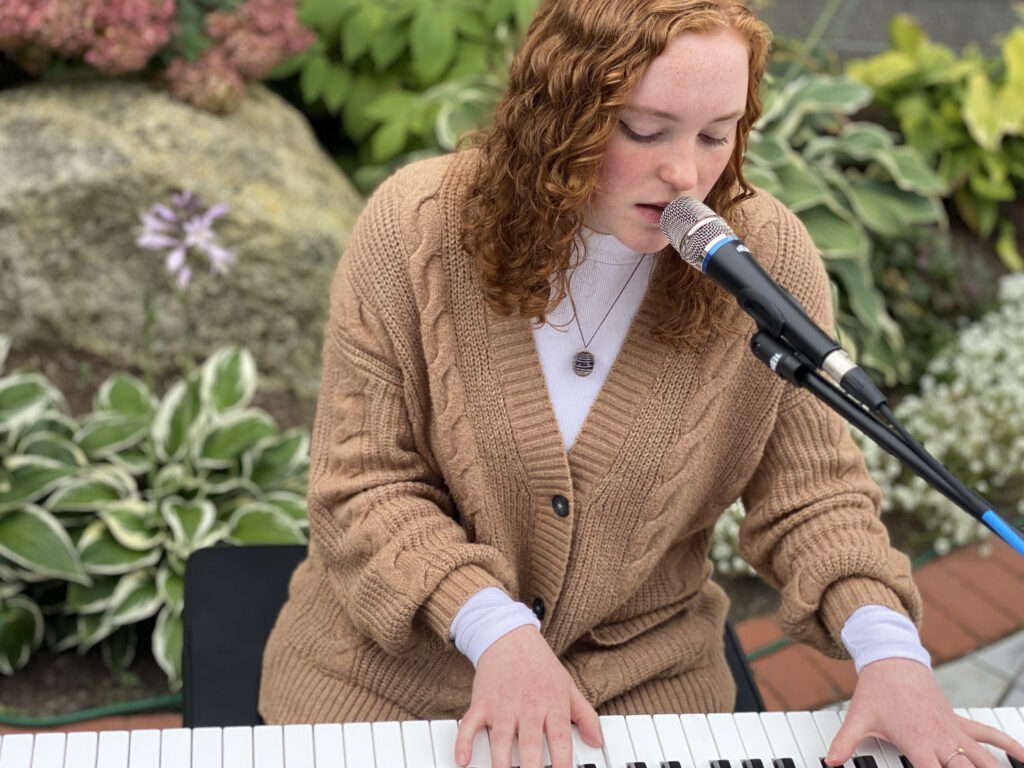 Willow Carter playing at Busker Festival